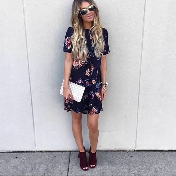 Charles Henry Dresses & Skirts - Charles Henry Navy Floral Dress